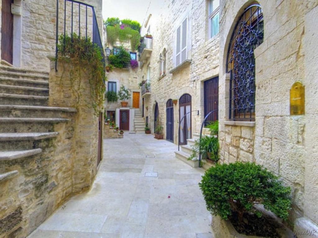 Palazzo Morola XIV Century Apartment Giovinazzo Exterior photo