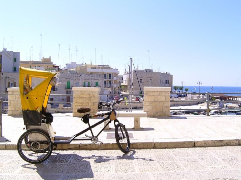Palazzo Morola XIV Century Apartment Giovinazzo Exterior photo