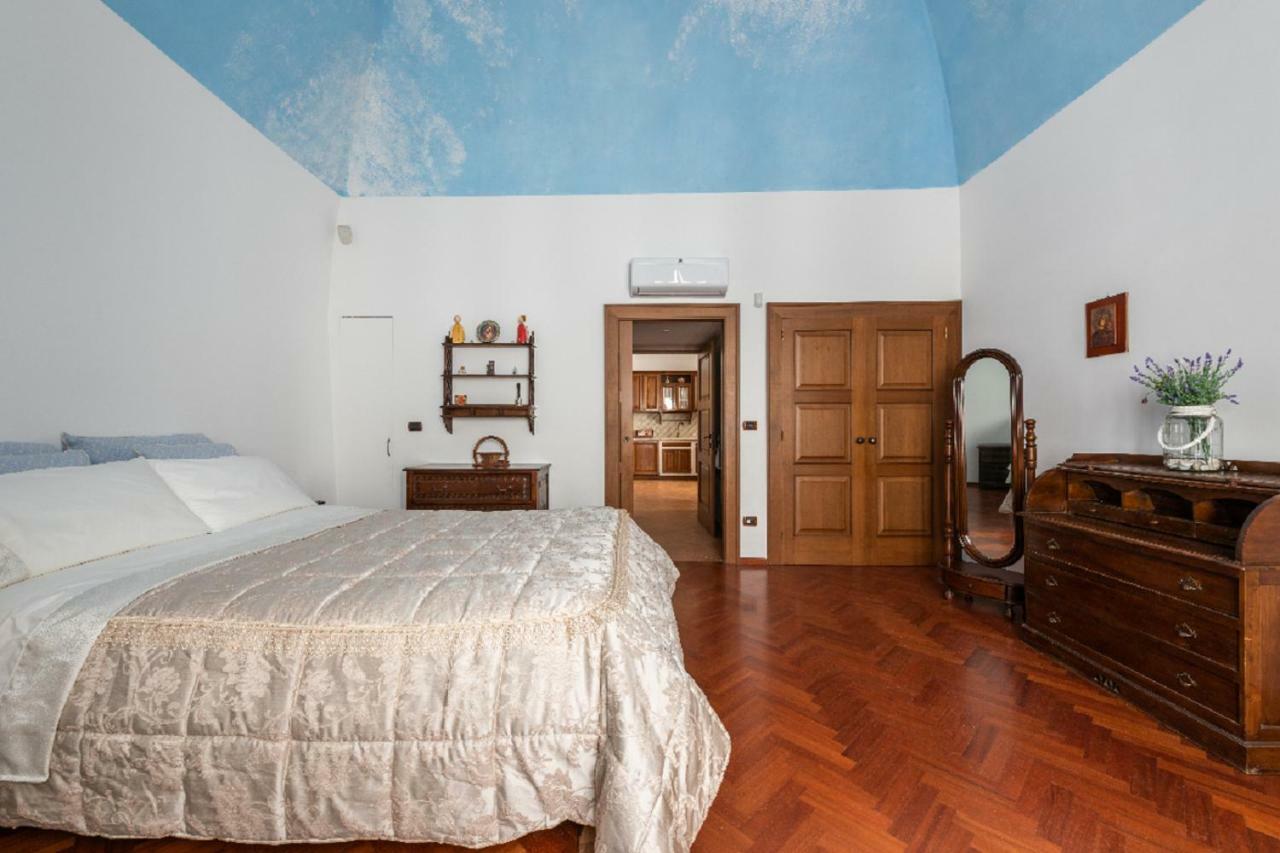 Palazzo Morola XIV Century Apartment Giovinazzo Exterior photo