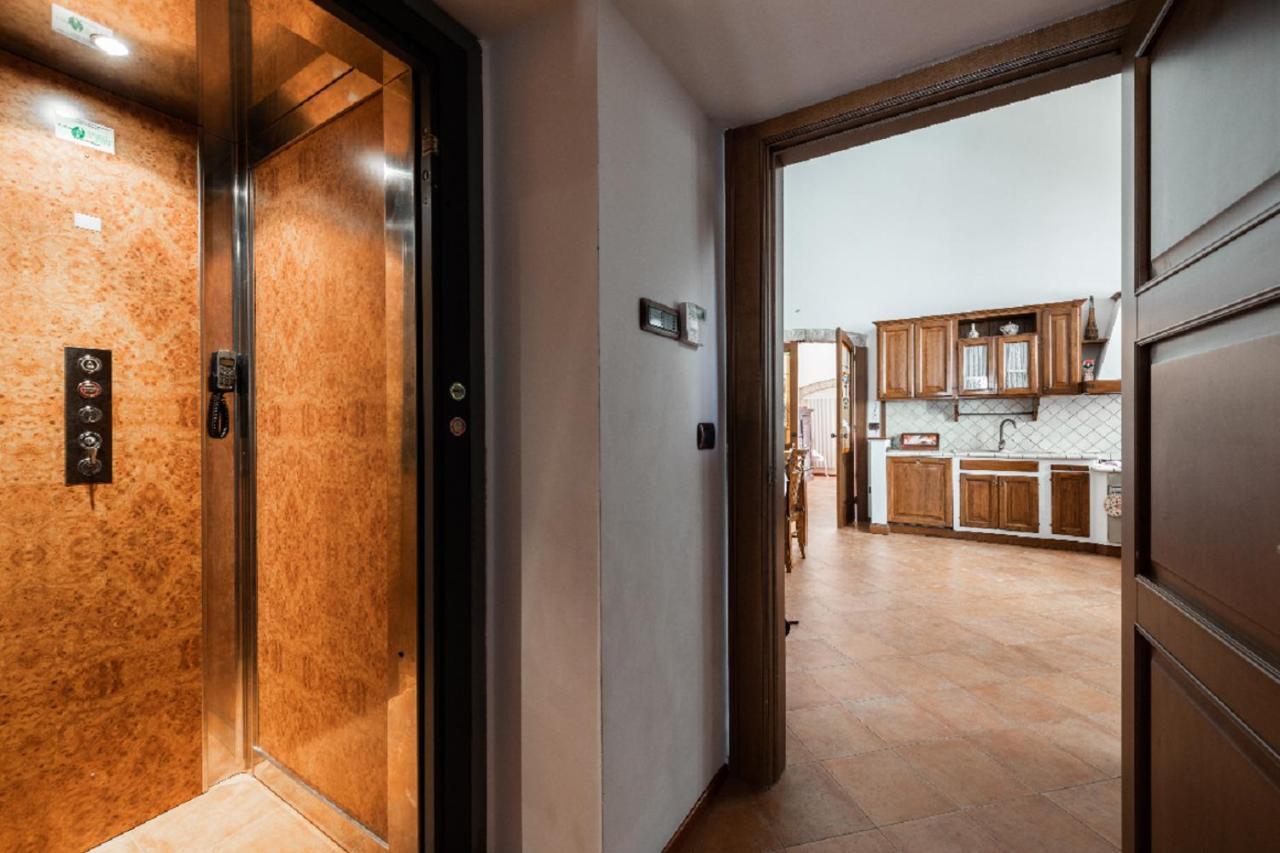 Palazzo Morola XIV Century Apartment Giovinazzo Exterior photo